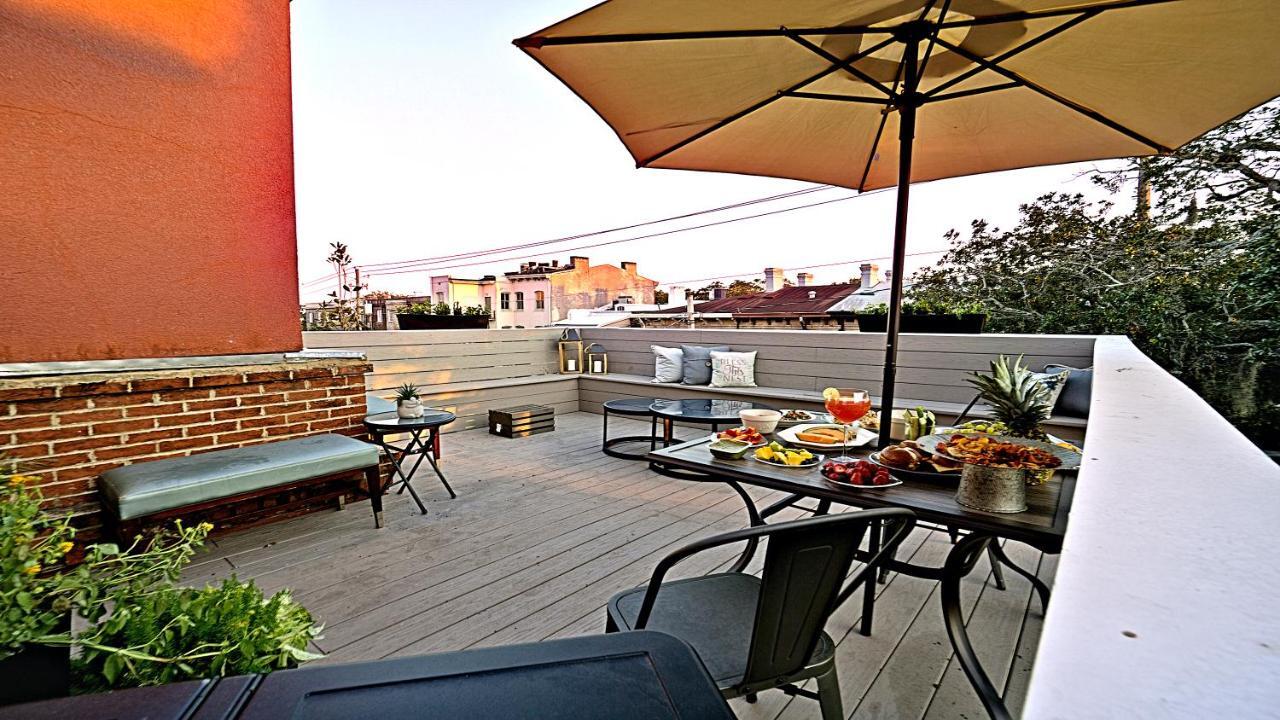 Sprawling Penthouse With Rooftop Deck Blocks From The River Savannah Exterior photo
